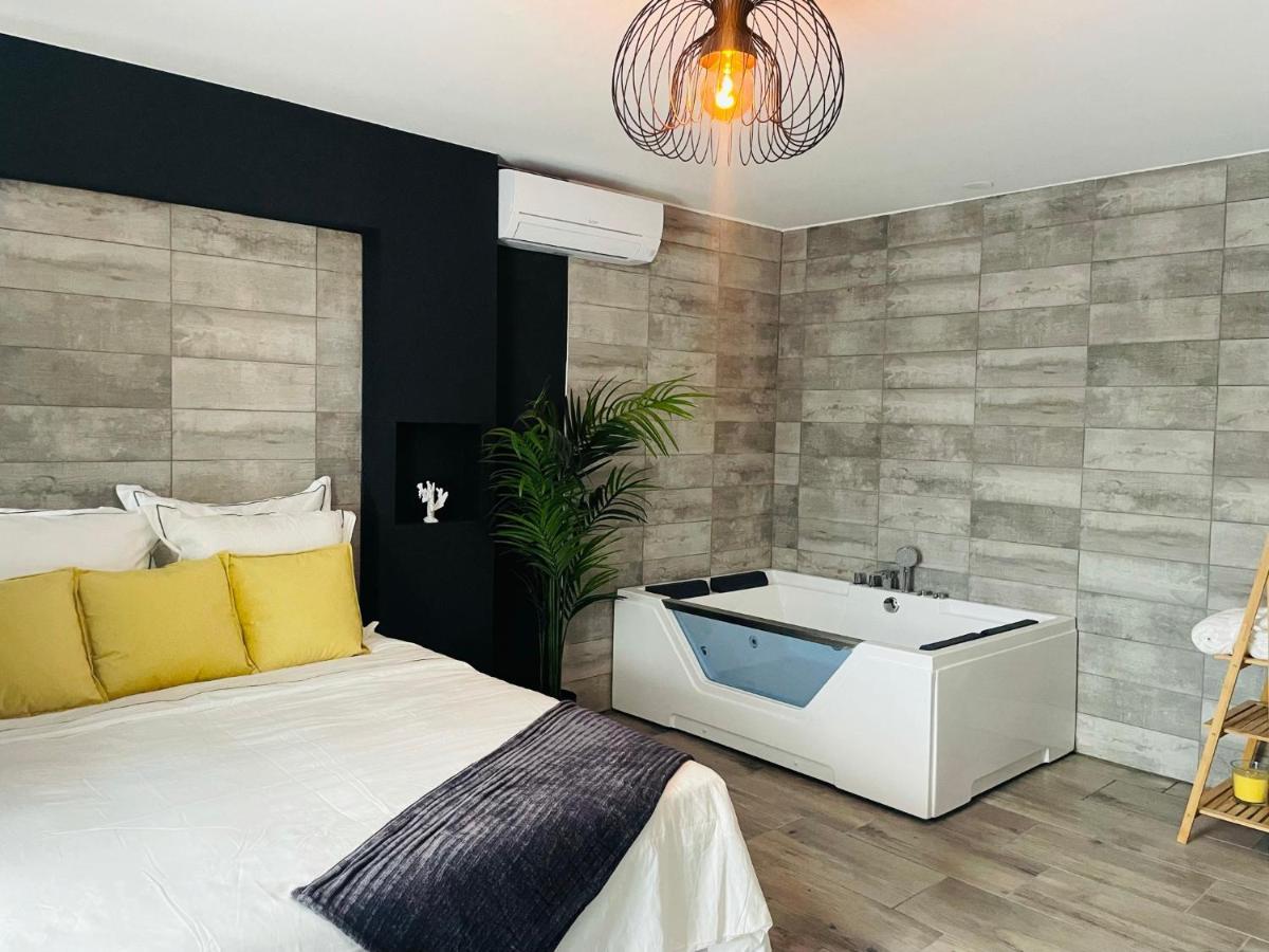 Superbe Appartement Avec Balneo. แซงต์-ซีเปรียง ภายนอก รูปภาพ