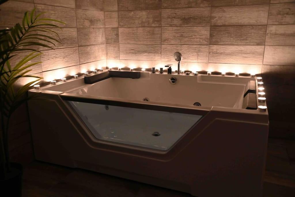 Superbe Appartement Avec Balneo. แซงต์-ซีเปรียง ภายนอก รูปภาพ